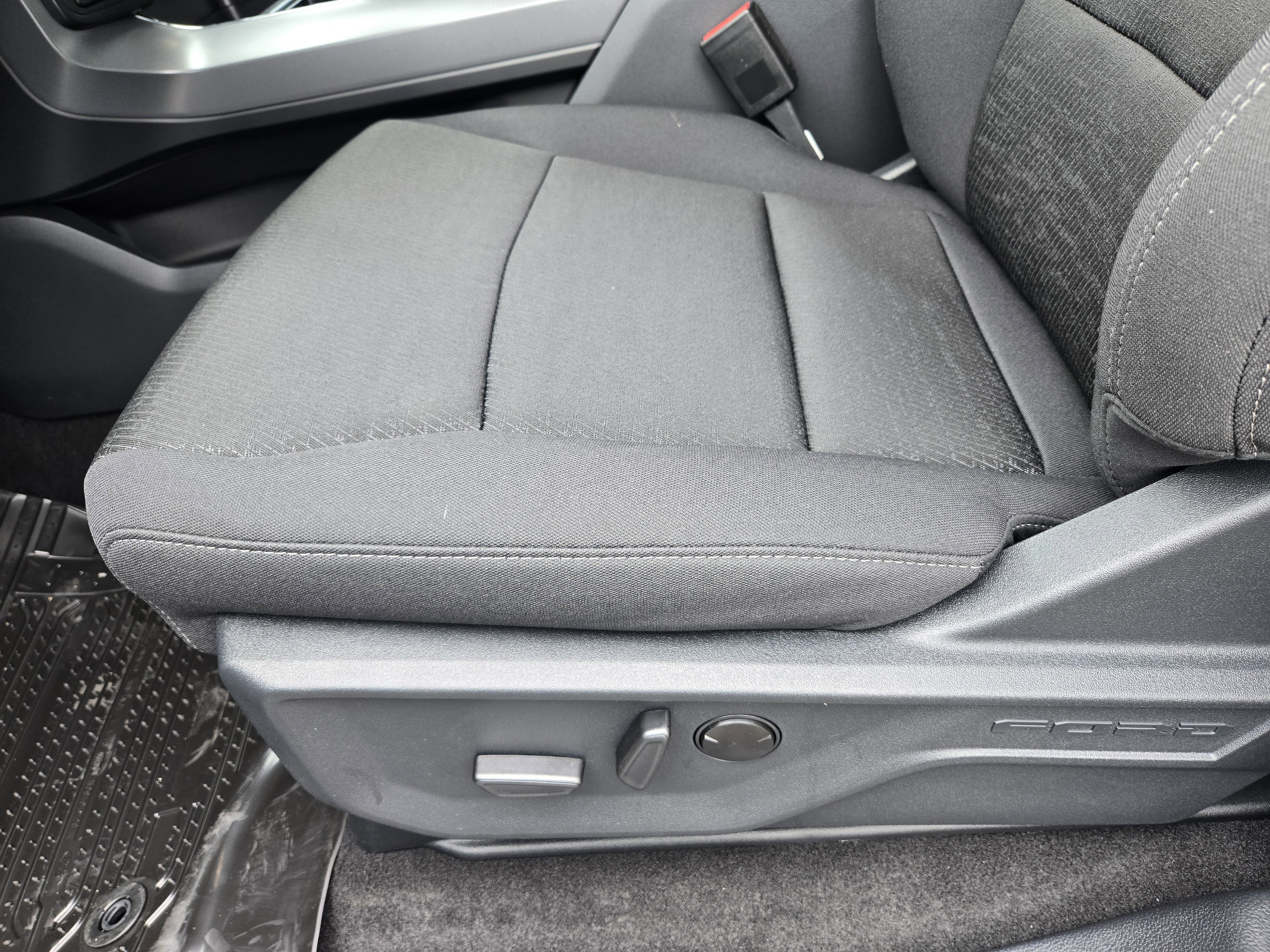 New 2026 Carbonized Gray Metallic Ford XLT image 16