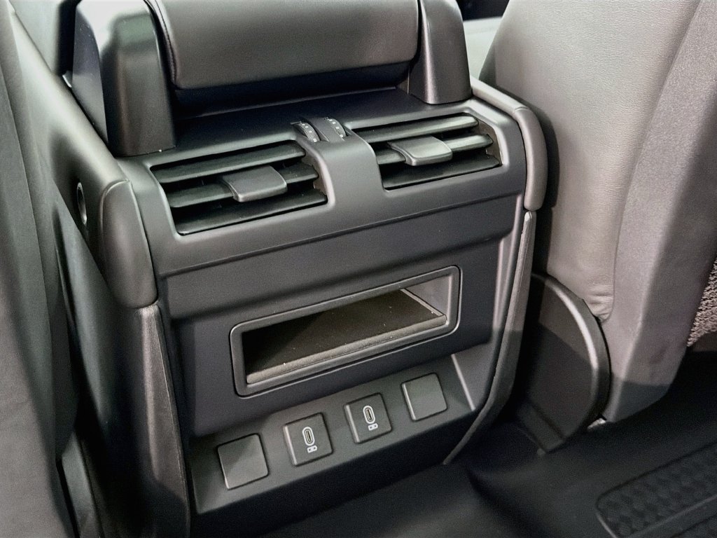 New 2026 Woolstone Green Land Rover X-Dynamic SE image 27
