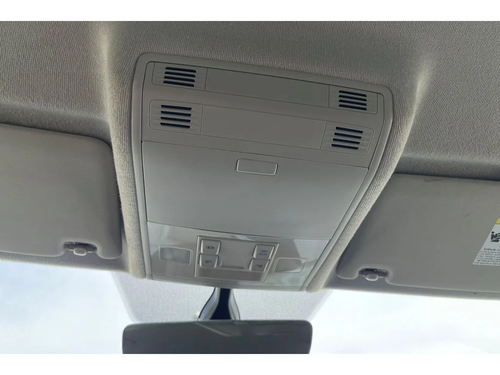 Used 2019 Platinum Gray Metallic Volkswagen SE image 24