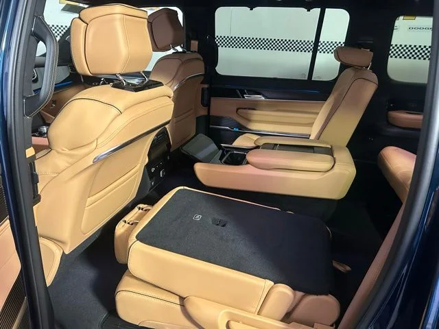 New 2026 Fathom Blue Pearl-Coat Exterior Paint (Late Availability) Jeep Grand Wagoneer image 39