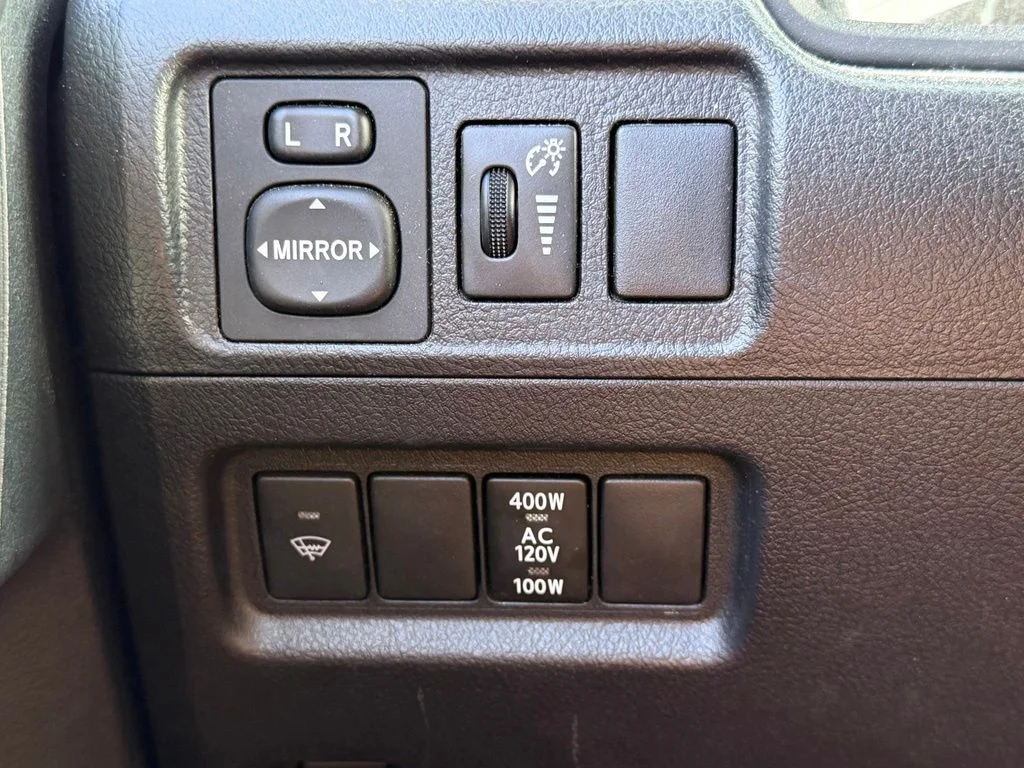 Used 2019 White Toyota SR5 image 27
