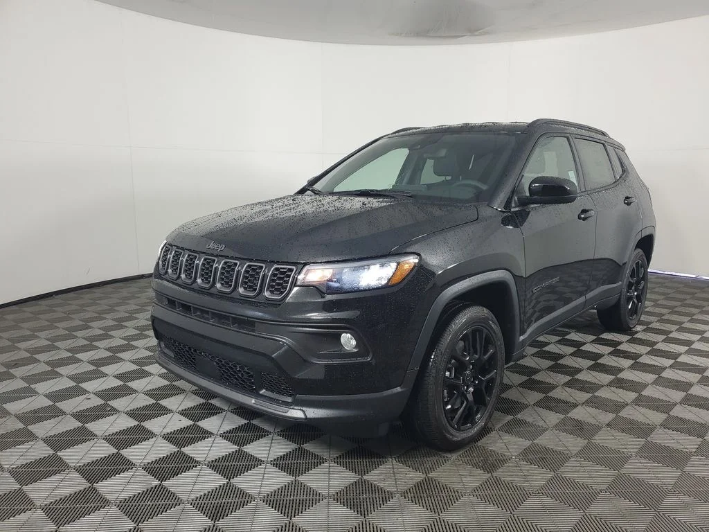 New 2026 Diamond Black Crystal Pearl-Coat Exterior Paint Jeep Latitude image 8
