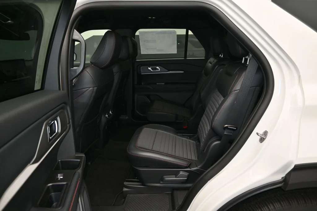 New 2026 Star White Metallic Tri-Coat Ford ST-Line image 14