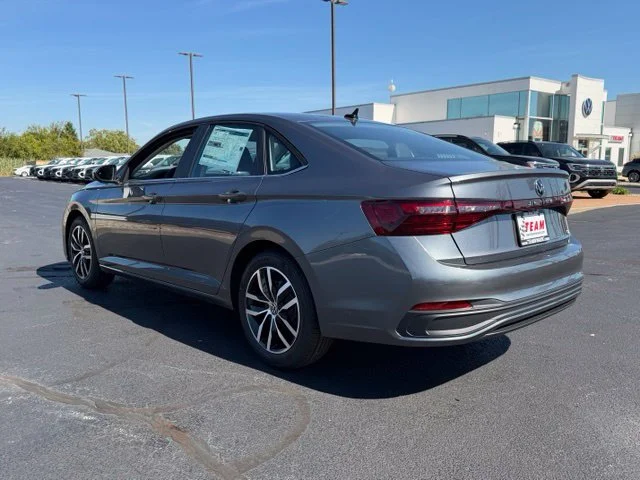 New 2027 Platinum Gray Metallic Volkswagen 1.5T SE image 5