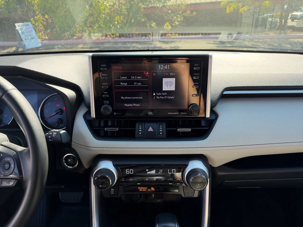 Used 2019 Midnight Black Metallic Toyota XLE Premium image 22