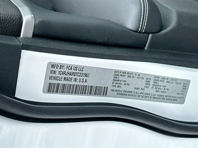 New 2026 Bright White Clear-Coat Exterior Paint Jeep Altitude image 21