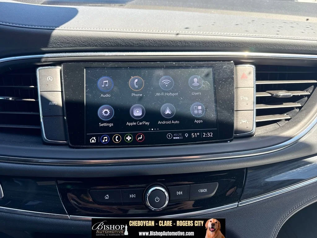 2023 Buick Enclave Essence image 3