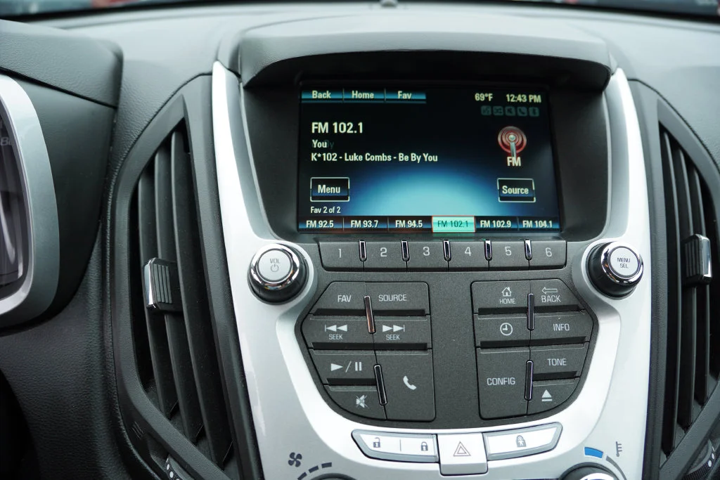 Used 2014 White Diamond Tricoat Chevrolet LT image 5