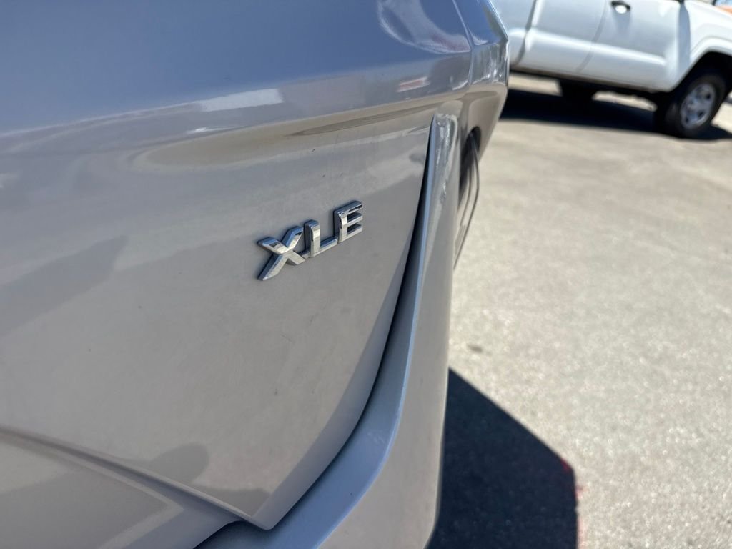 Used 2020 Silver Toyota XLE image 7