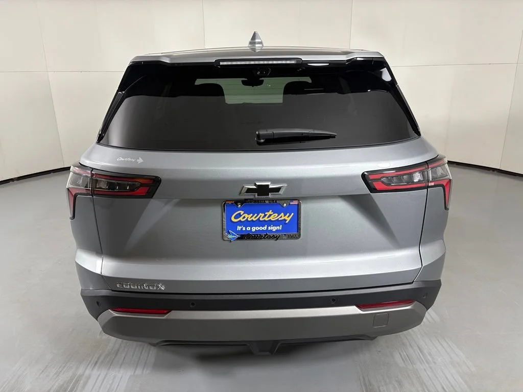 2027 Chevrolet Equinox LT - Photo 8