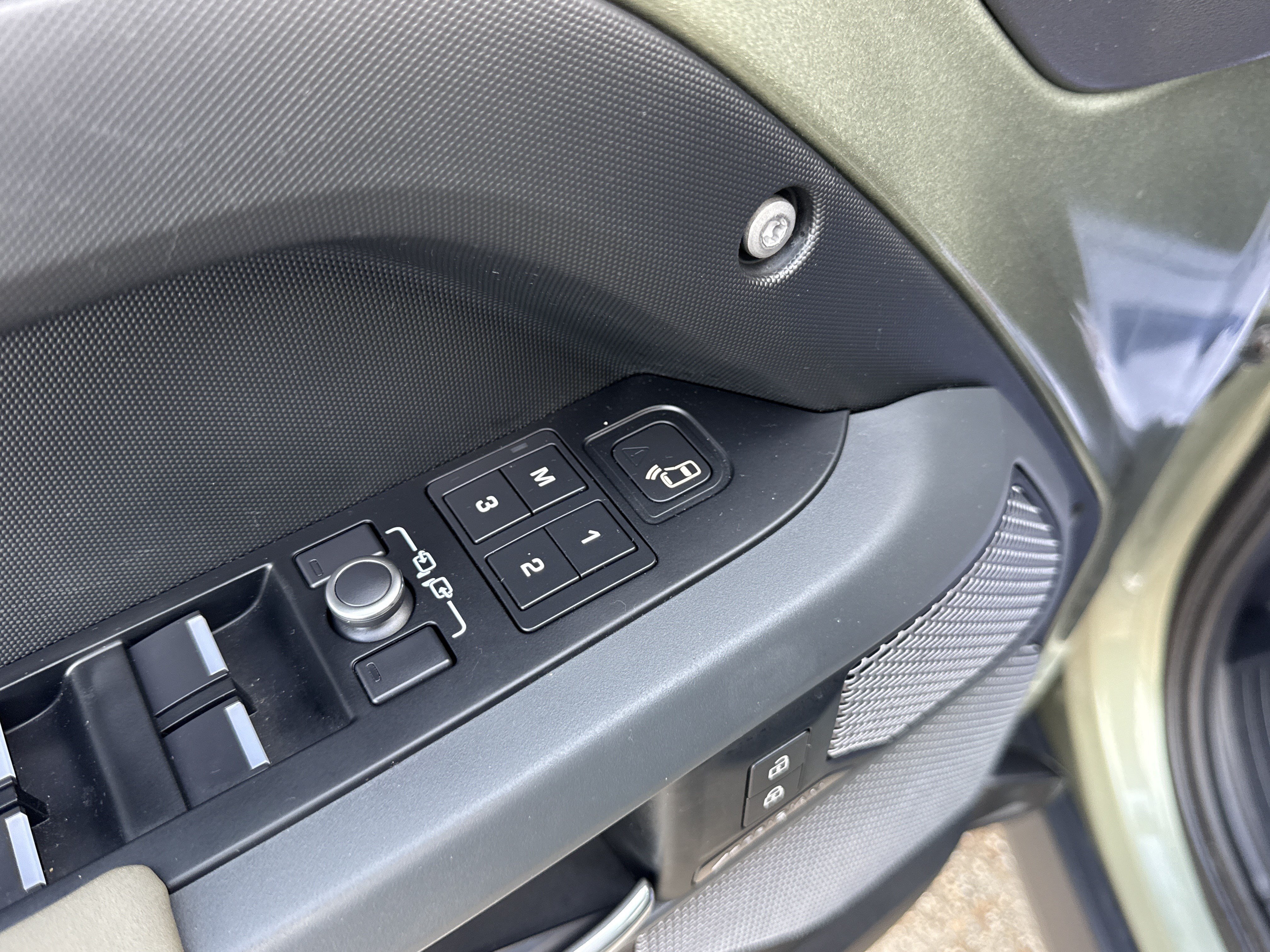 2021 Land Rover Defender X-Dynamic SE - Photo 13
