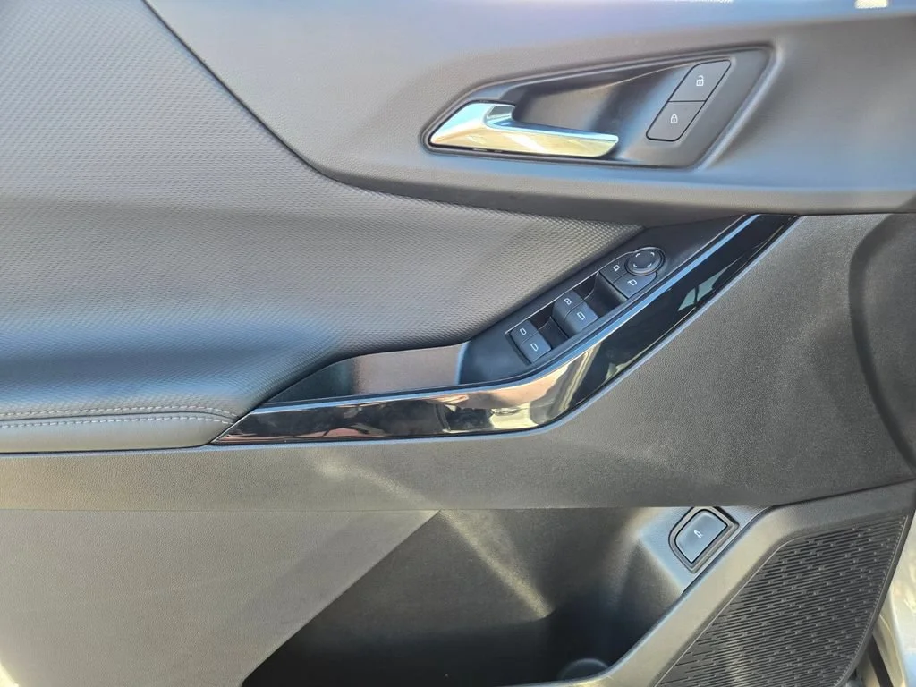 Used 2025 Sterling Gray Metallic Chevrolet LT image 17