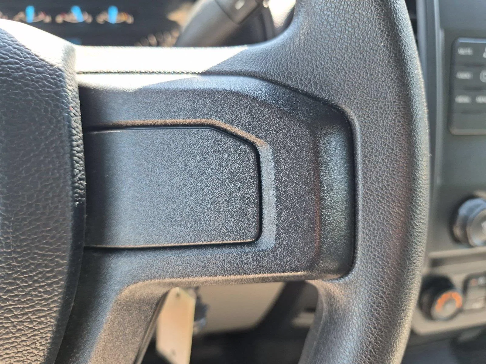Used 2020  Ford XL image 20
