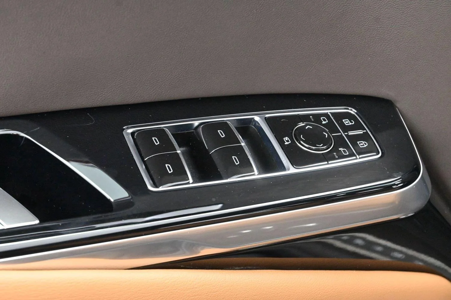 Certified Used 2025 Black Raven Cadillac Premium Luxury image 14