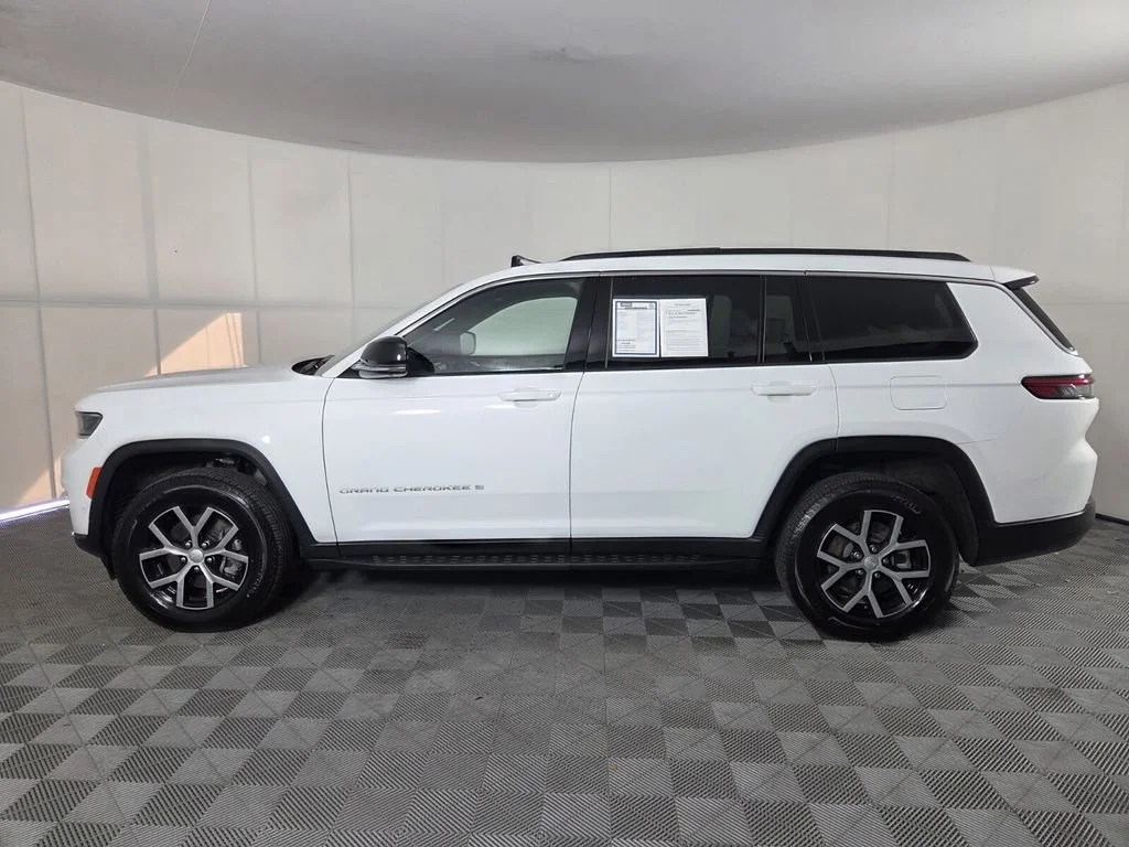 Certified Used 2025 Bright White Clearcoat Jeep Limited image 9