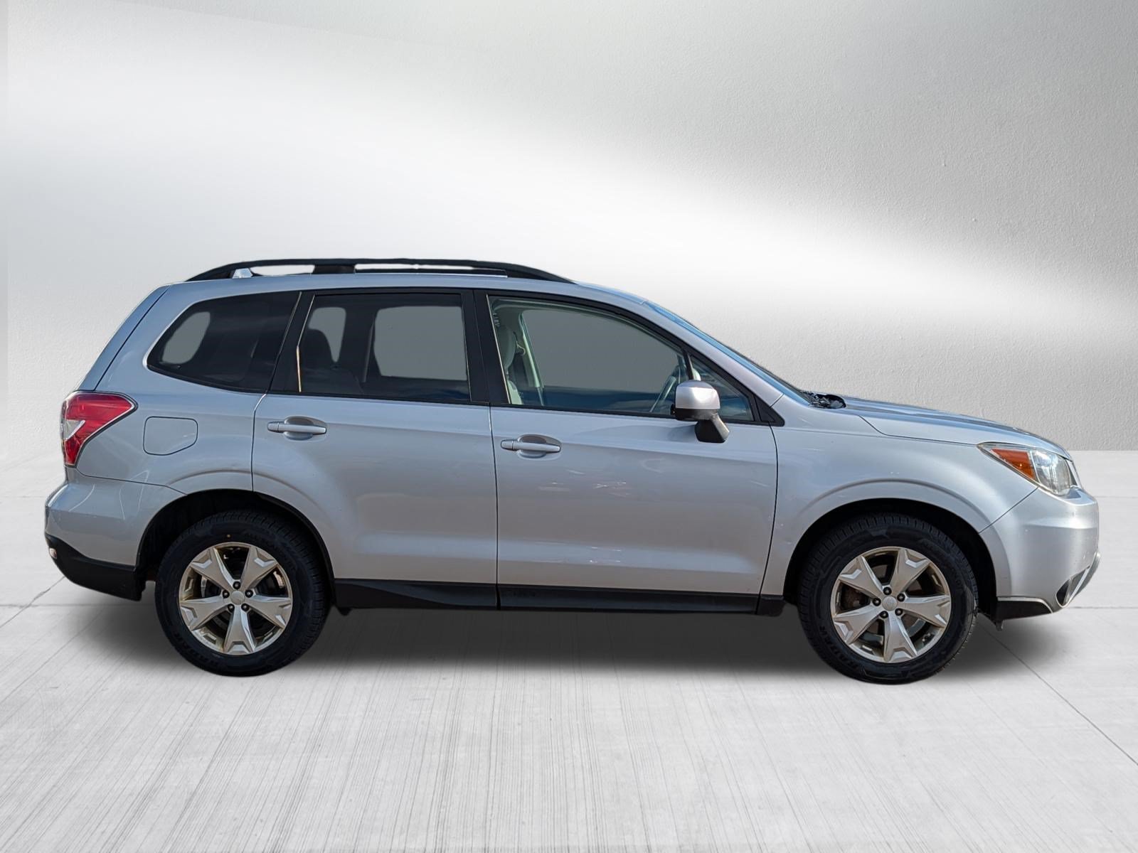 Used 2014 Ice Silver Metallic Subaru 2.5i Premium image 2