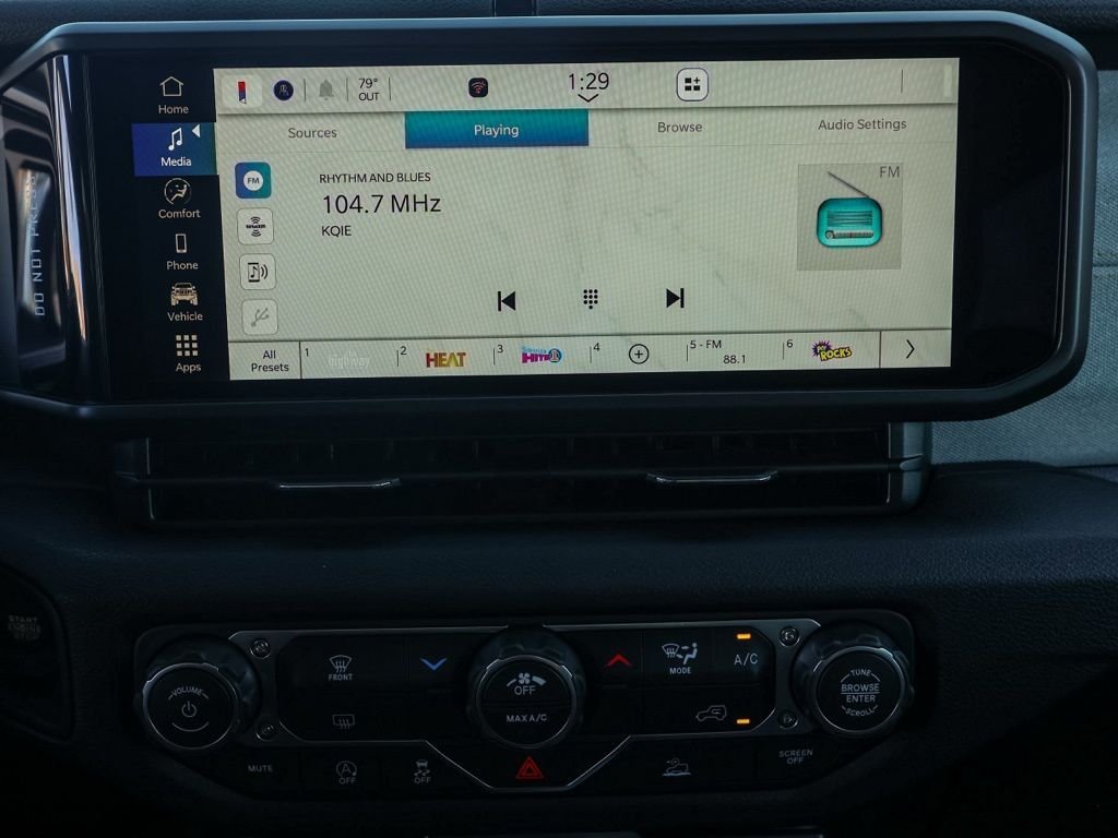 New 2026 Granite Crystal Metallic Clear-Coat Exterior Paint Jeep Sport image 25