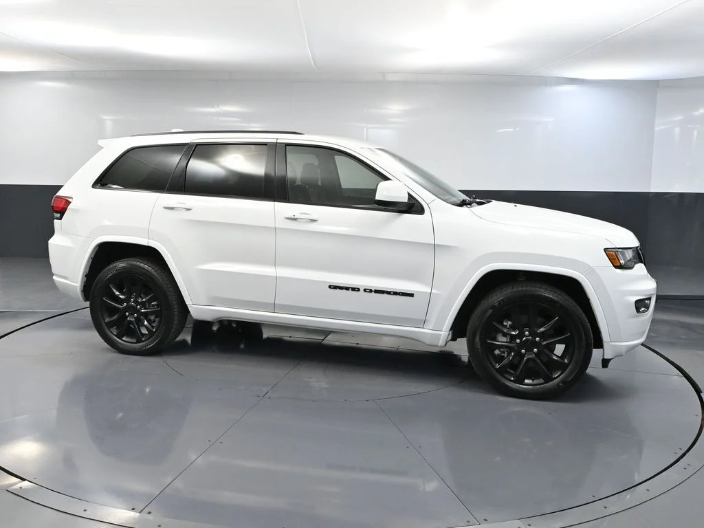 Used 2021 White Jeep Laredo X image 4