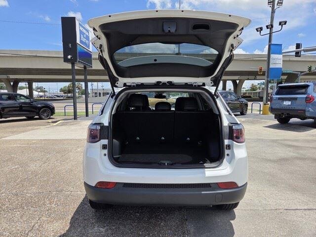 Used 2022 Bright White Clearcoat Jeep Latitude image 26