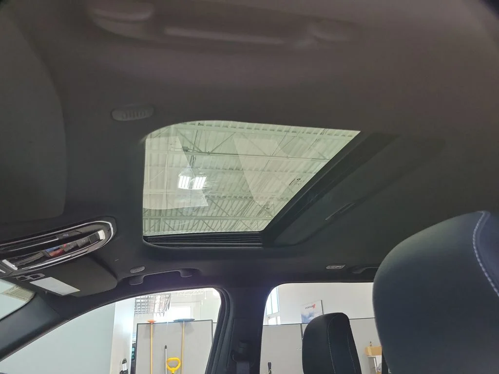 New 2026 Bright White Clear-Coat Exterior Paint Jeep Laredo X image 11