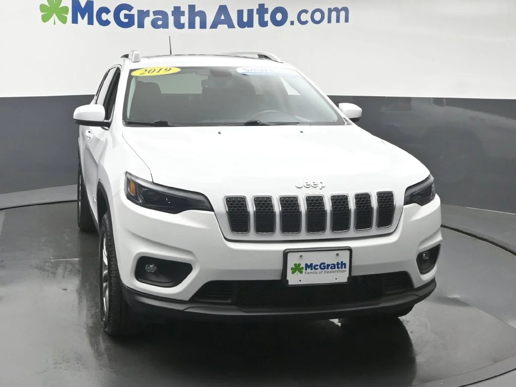 Used 2019 White Jeep Latitude Plus image 5