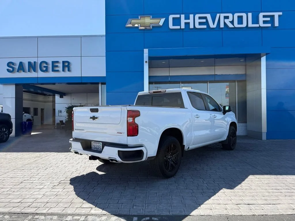 Used 2025 Summit White Chevrolet RST image 8