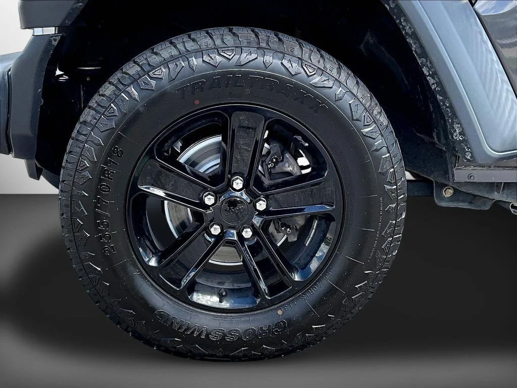 Used 2020 Gray Jeep Unlimited Sport Altitude image 32