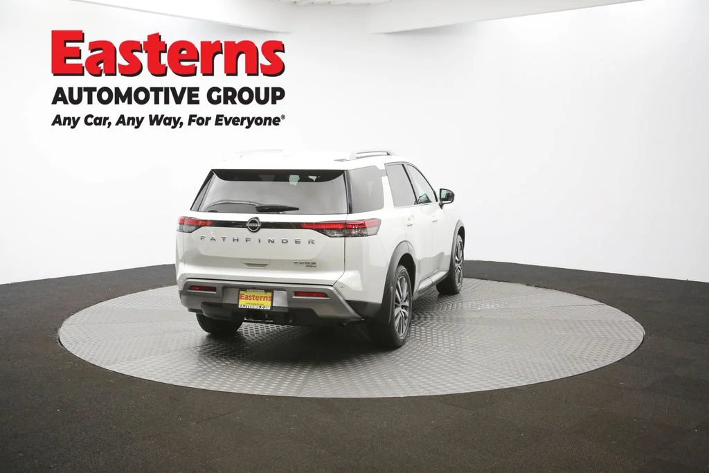 Used 2022 White Nissan Platinum image 43