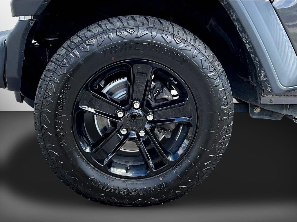 Used 2020 Gray Jeep Unlimited Sport Altitude image 32