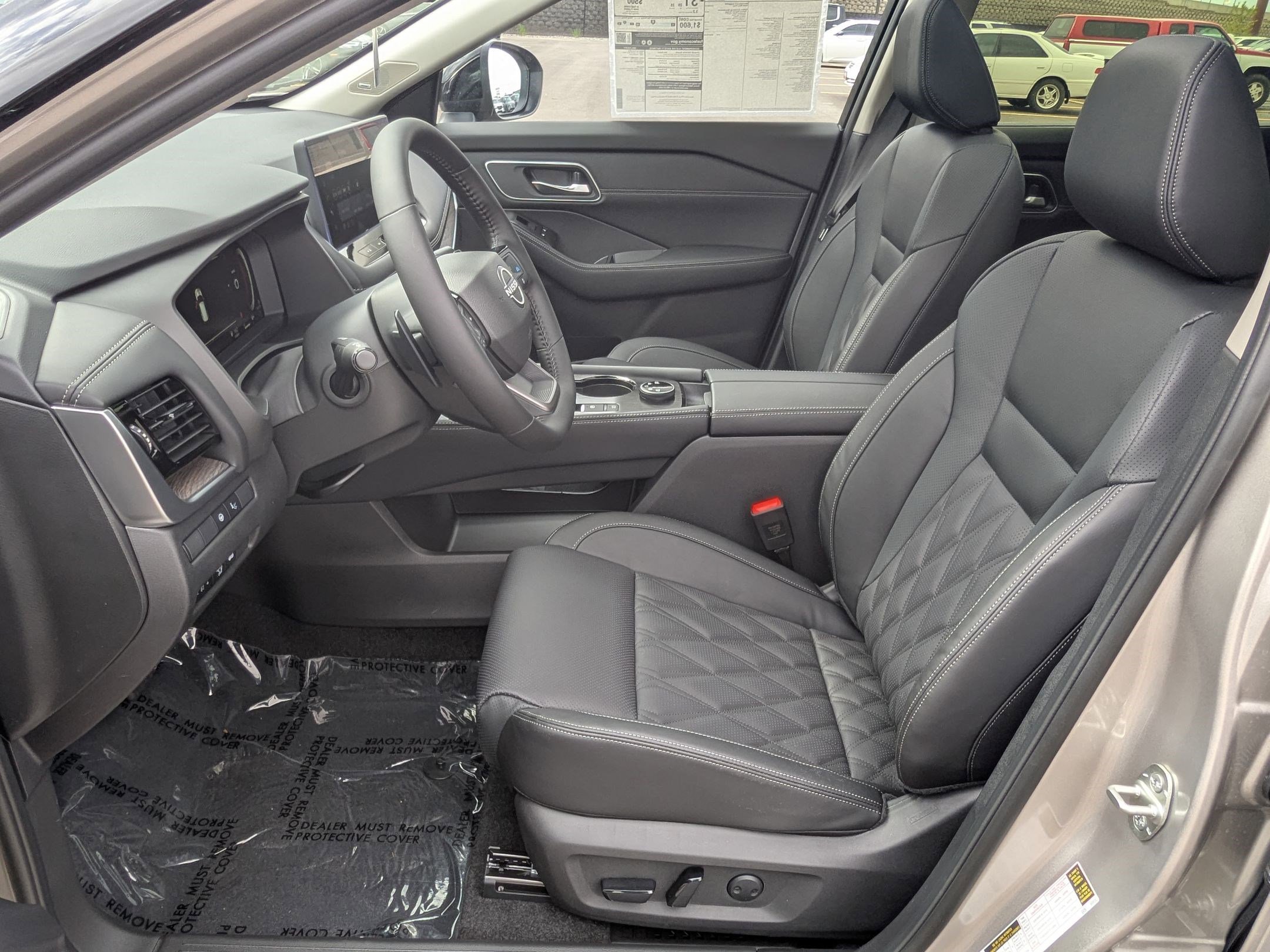 New 2026 Champagne Silver Metallic/Super Black Nissan Platinum image 14