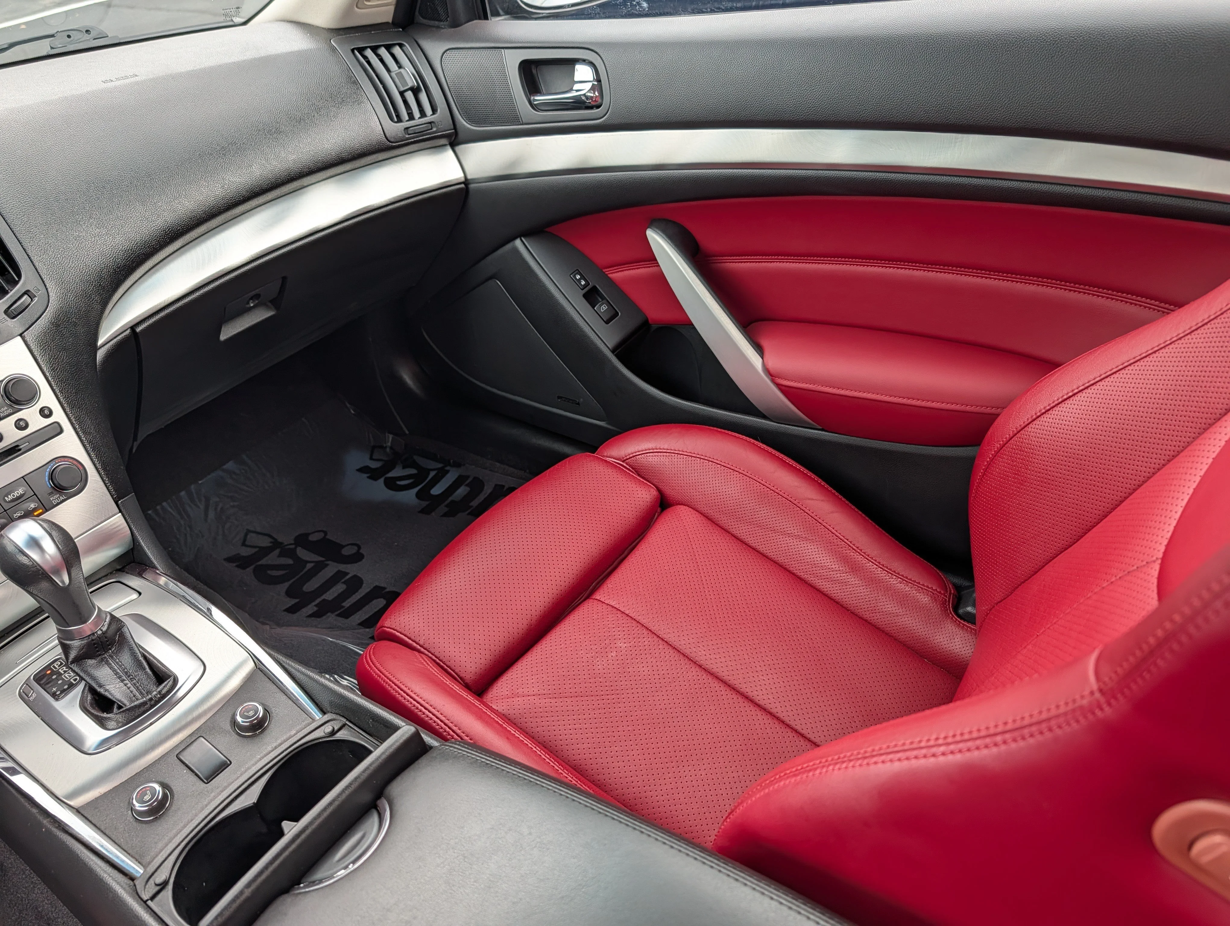 Used 2011 Malbec Black INFINITI IPL image 11