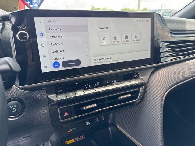 Used 2025  Toyota SE image 3