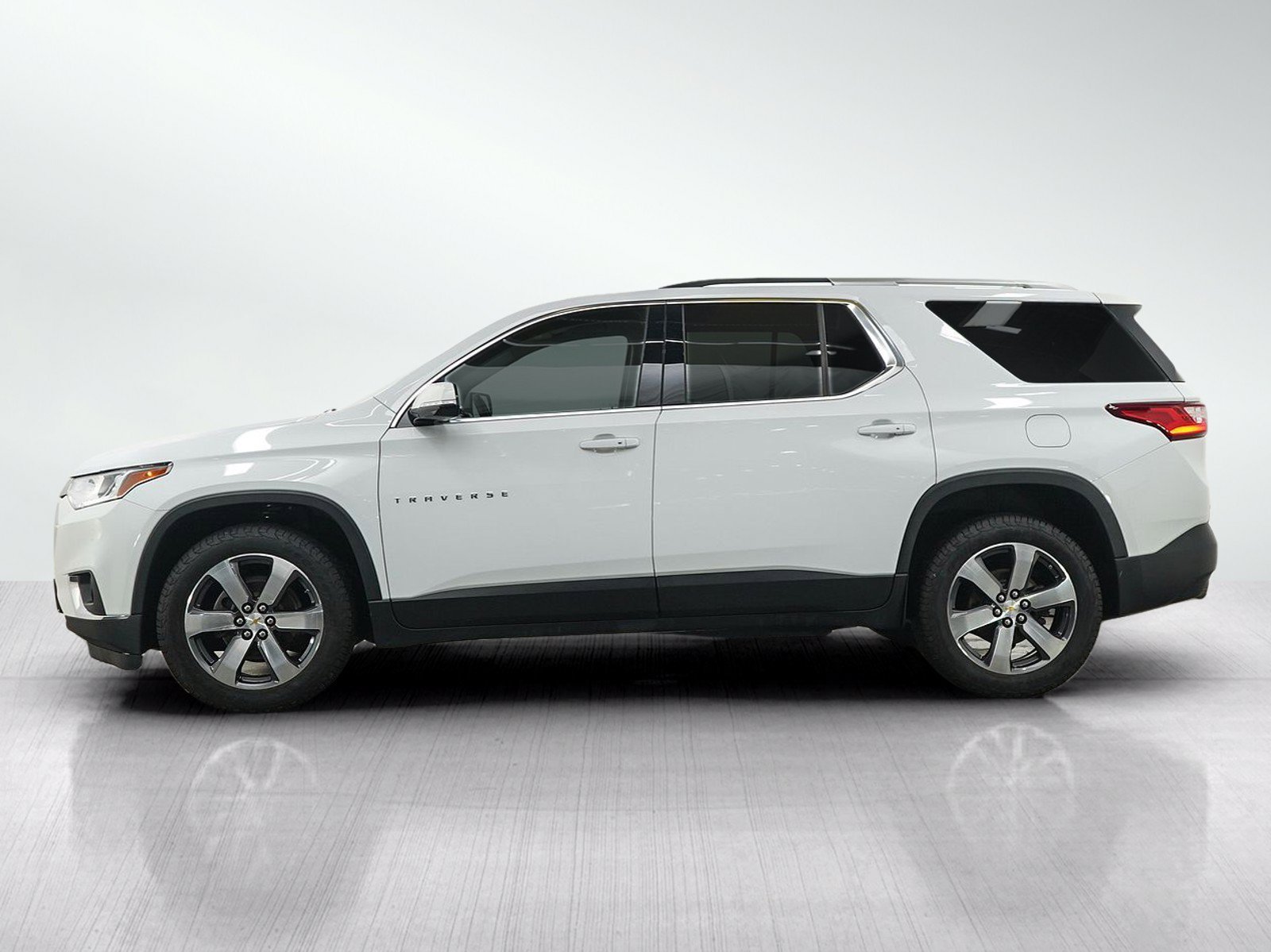 Used 2018 Chevrolet Traverse 3LT with VIN 1GNEVHKW7JJ239488 for sale in White Bear Lake, Minnesota