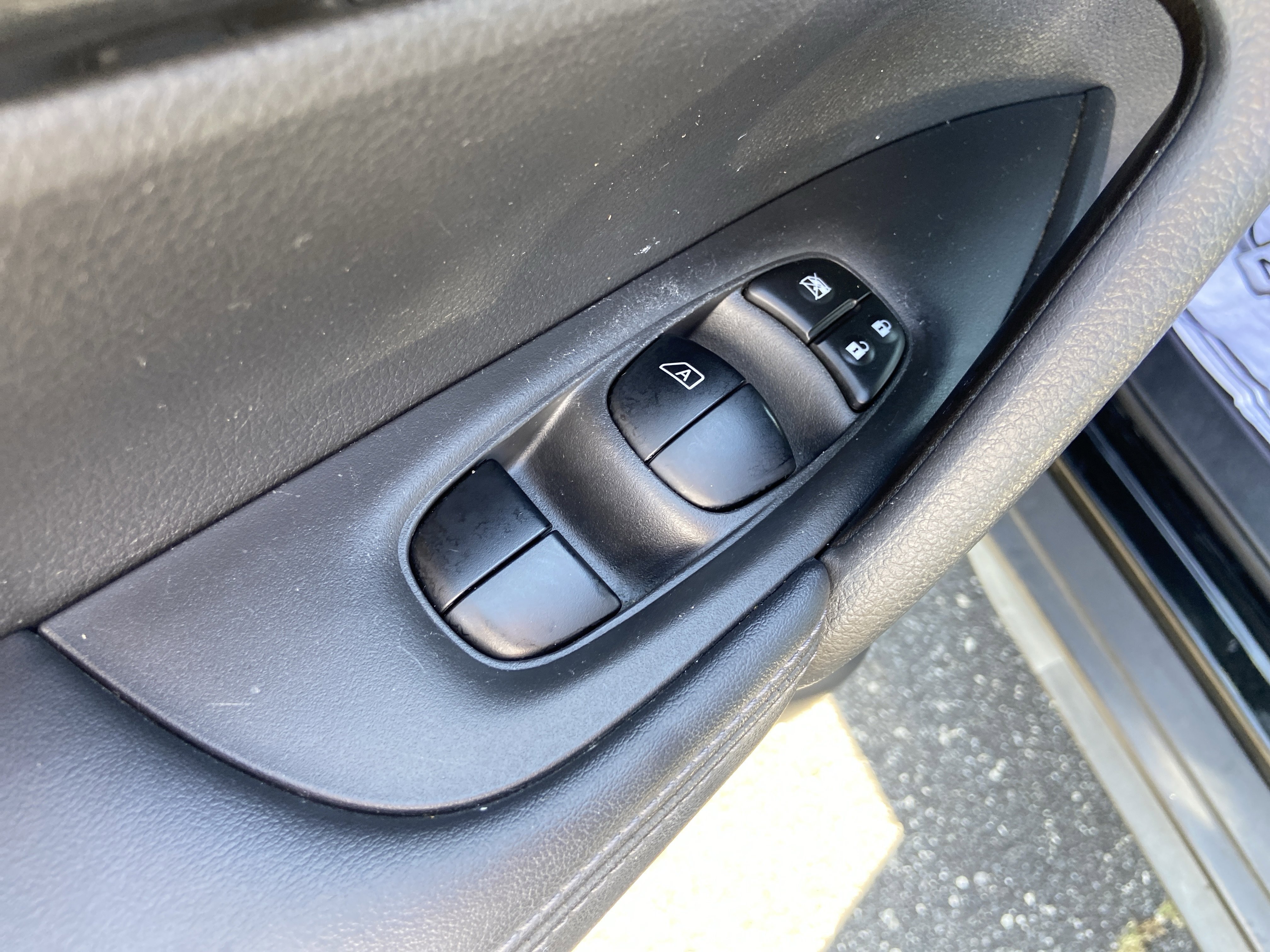 Used 2018 Magnetic Black Nissan S image 10