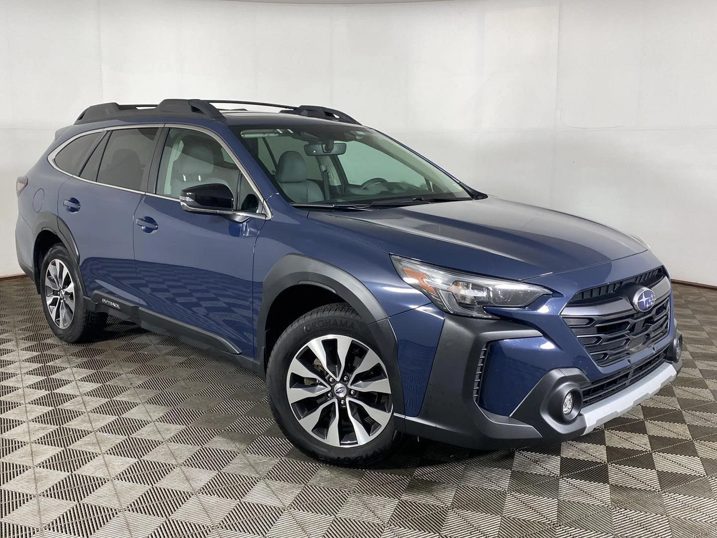 Used 2025 Cosmic Blue Pearl Subaru Limited image 1