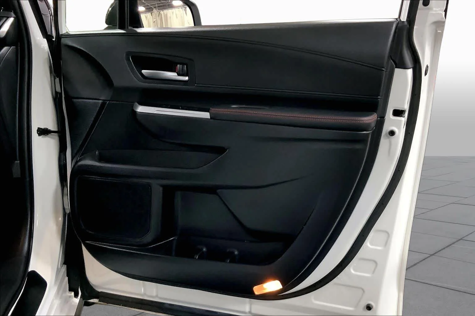 Used 2025 Ice Cap Toyota XSE image 23
