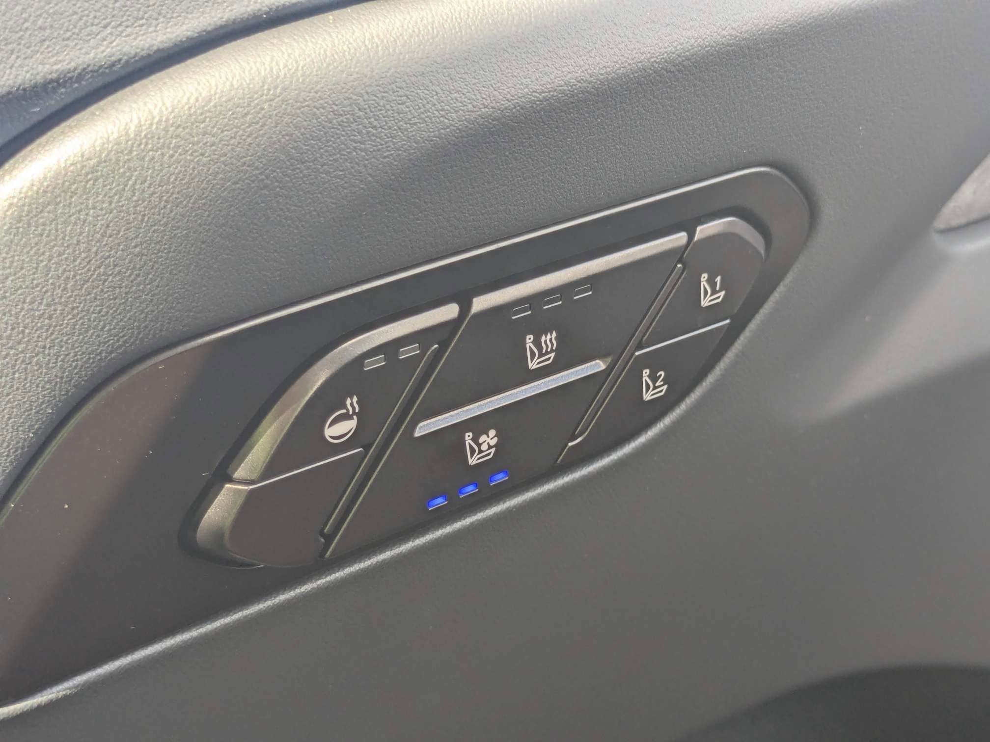 New 2027 Wolf Gray Kia X-LINE SX image 37