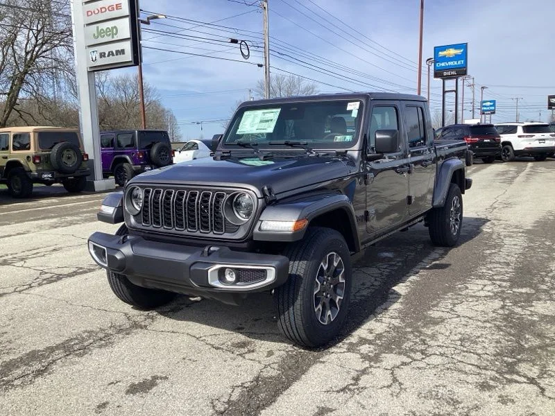 New 2026 Granite Crystal Metallic Clear-Coat Exterior Paint Jeep Sahara image 3