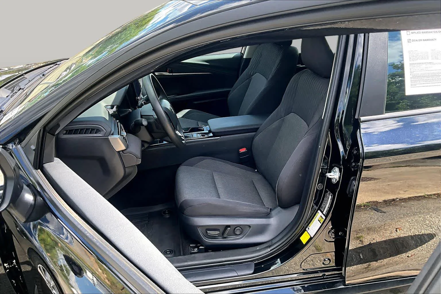 2025 Toyota Camry LE - Photo 8
