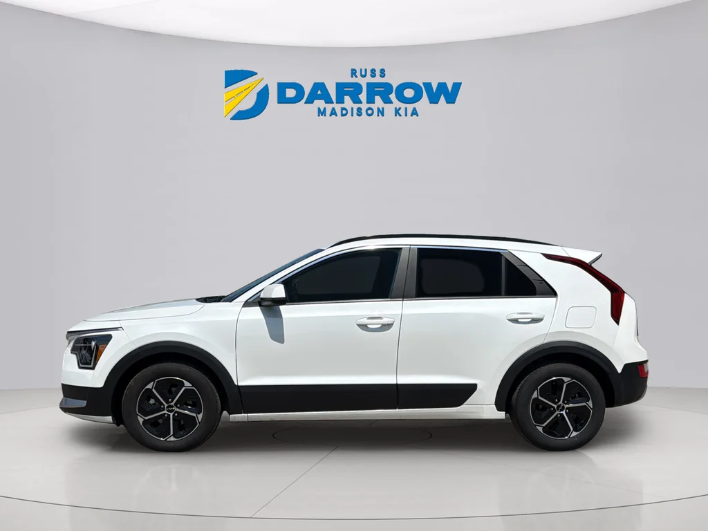 Used 2025 Snow White Pearl Kia LX image 2