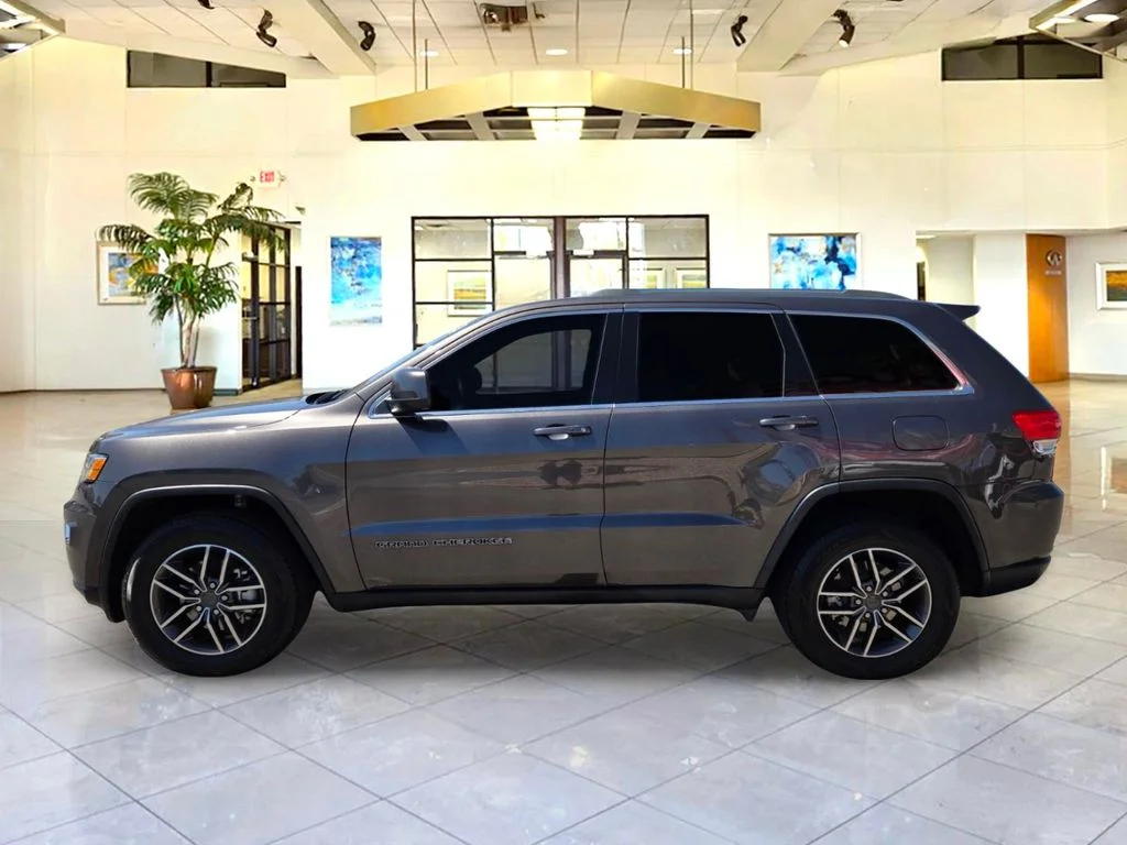 Used 2019 Gray Jeep Laredo E image 8