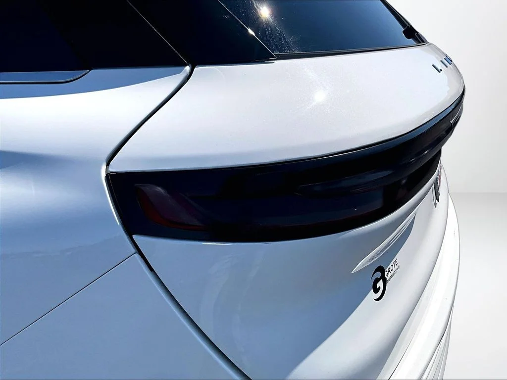 Used 2022 White Lincoln Reserve image 30