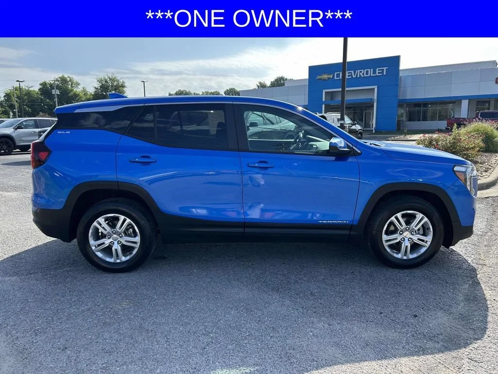 Used 2024 Riptide Metallic GMC SLE image 2
