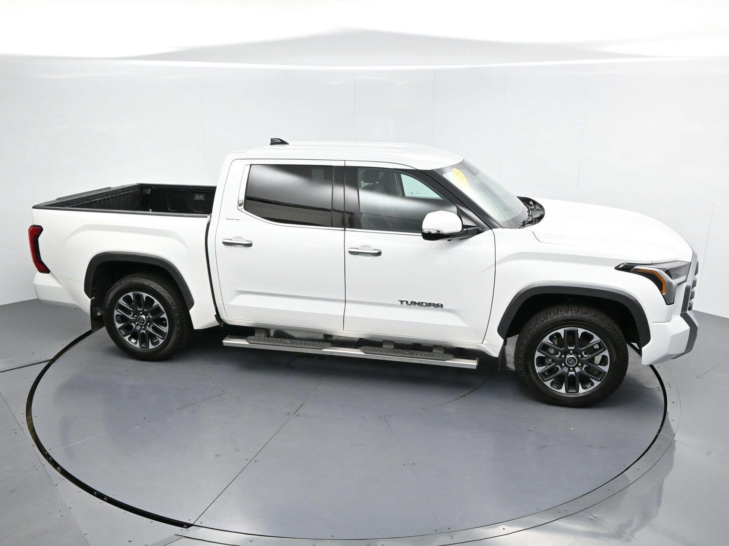 Used 2023 Ice Cap Toyota Limited image 40