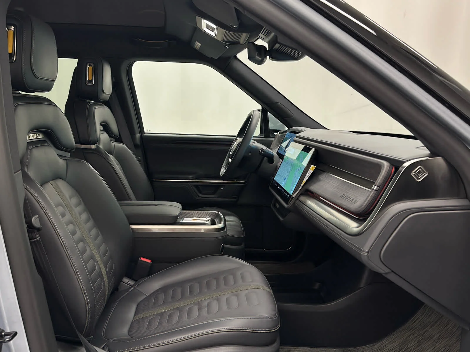 Used 2025 LA Silver Rivian Adventure image 18