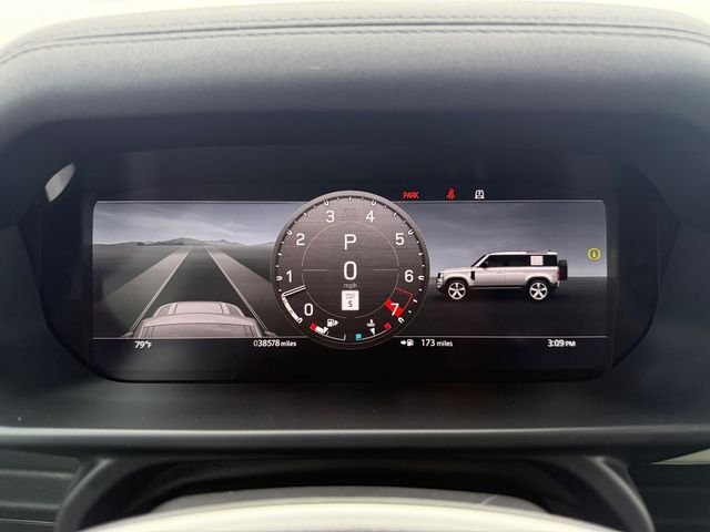Used 2023 White Land Rover SE image 14