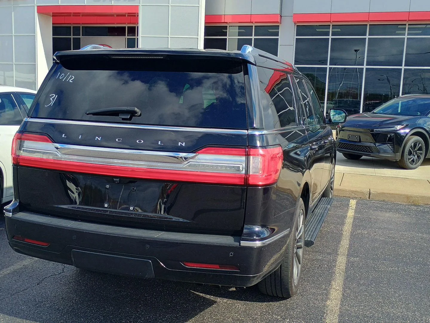 Used 2020 Infinite Black Lincoln Reserve image 3