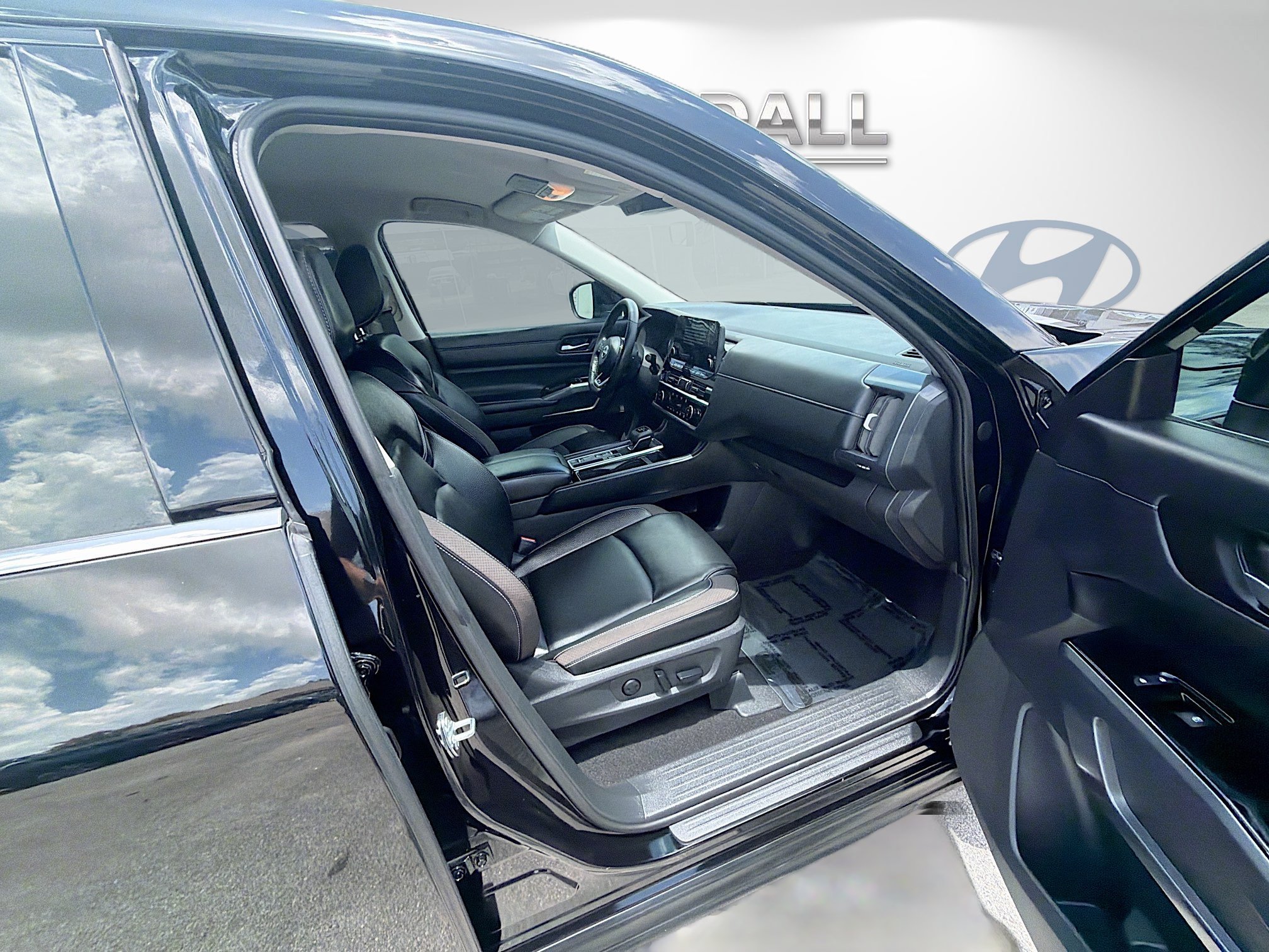 Used 2024 Super Black Nissan SL image 29
