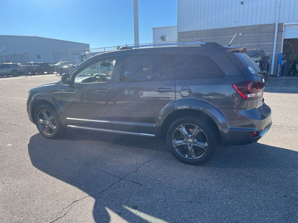 Used 2016 Gray Dodge Crossroad Plus image 7