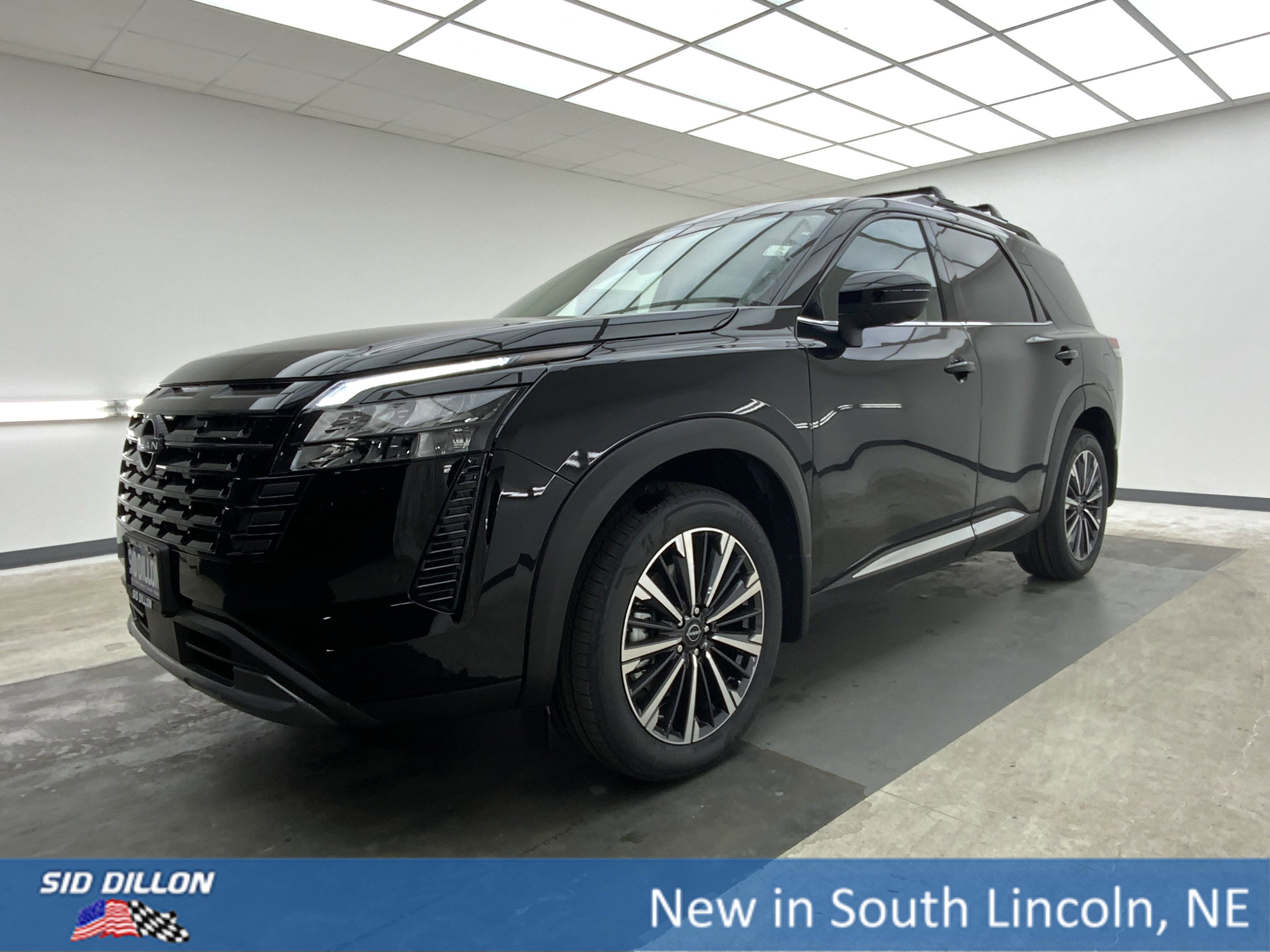 2026 Nissan Pathfinder Platinum 4WD's photo